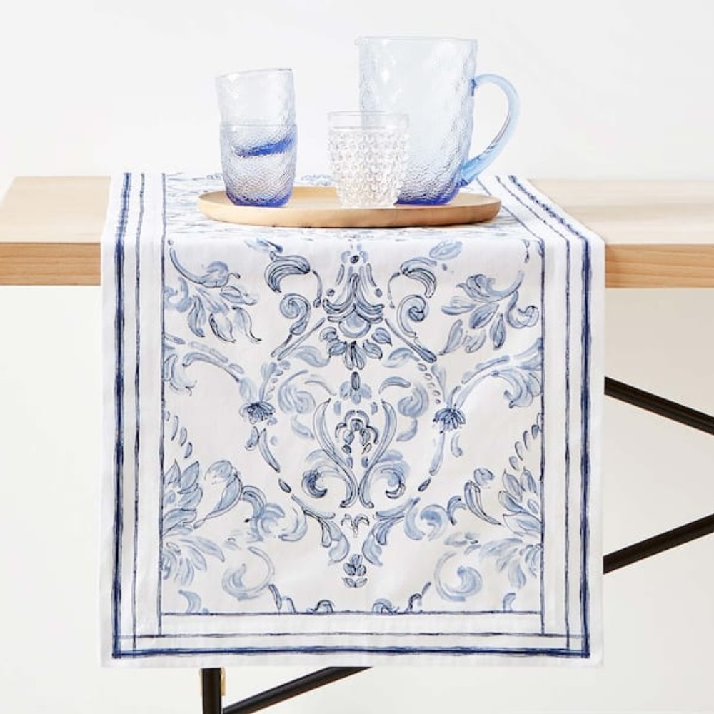 Dining - Blue & white Runner, napkins, goblets